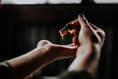 शुद्ध स्फटिक माला 108 मनके (प्राकृतिक ठंडा क्वार्ट्ज़)