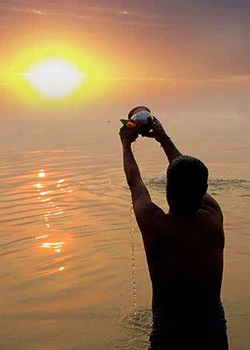 सूर्य अर्घ्य जल
